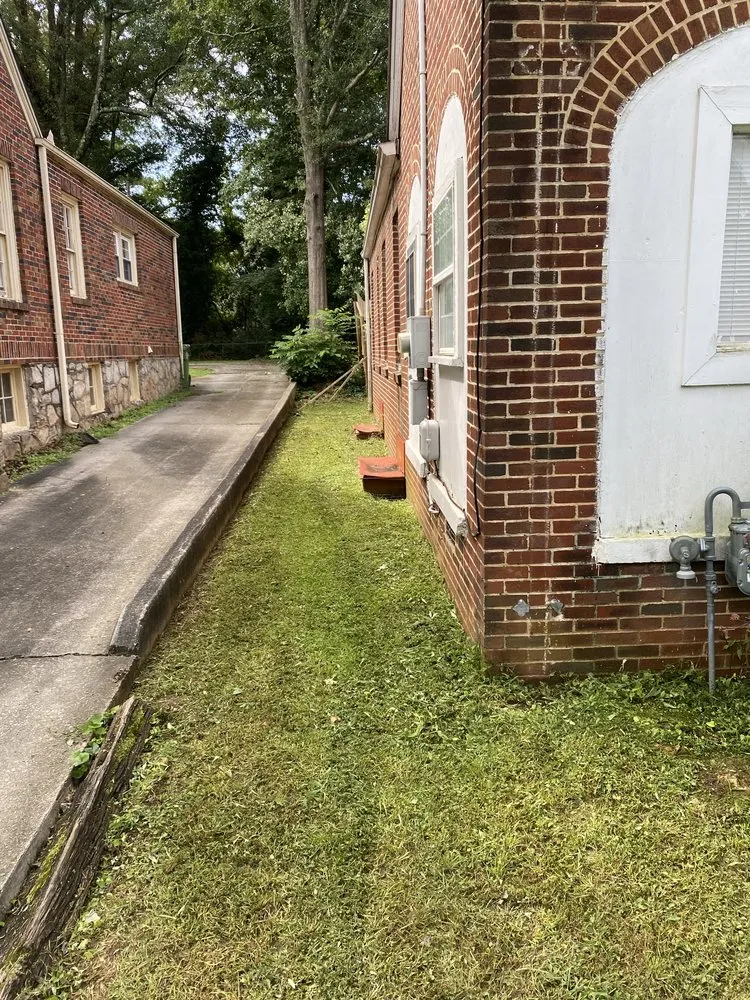 Custom yard cleanup service in Atlanta, GA by SHI's Neighborhood Landscaping