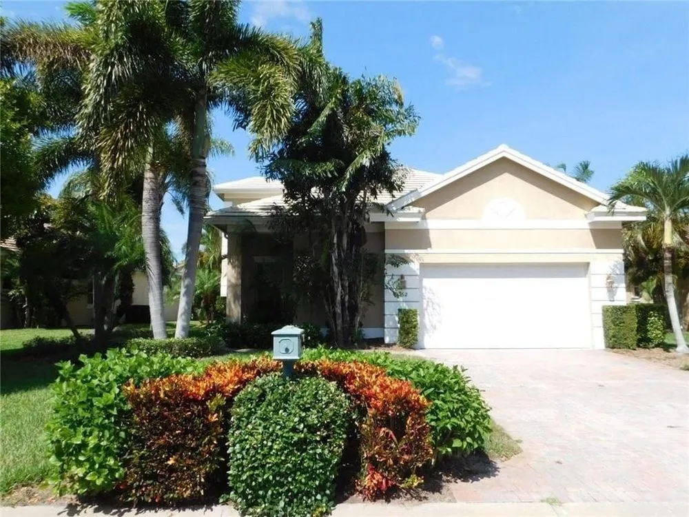 Local yard cleanup service with custom design in Panama City, FL by Shomper’s Lawn Service