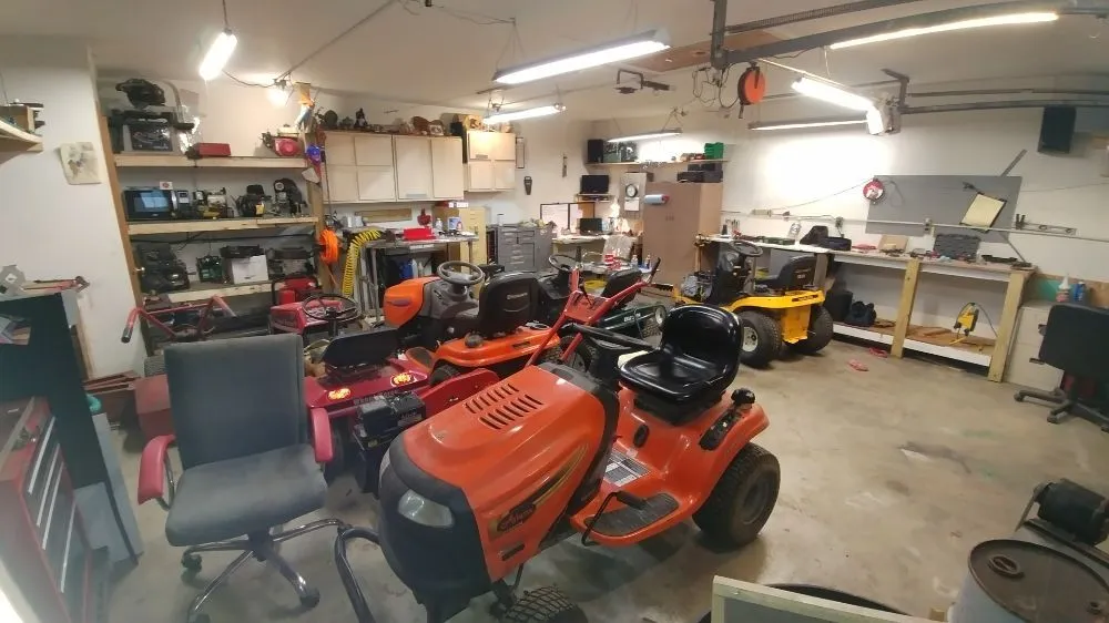 Expert lawn mowing service in Mattoon, IL - Shon's tear & repair