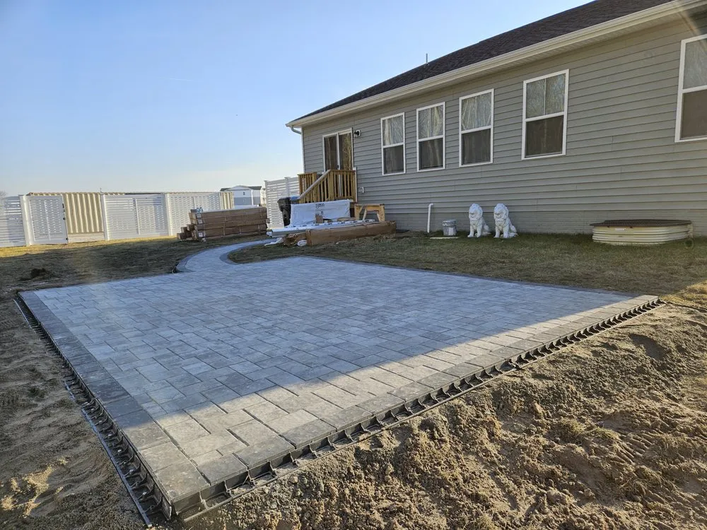 Custom outdoor landscaping in Cambridge, MD by Shorescapes