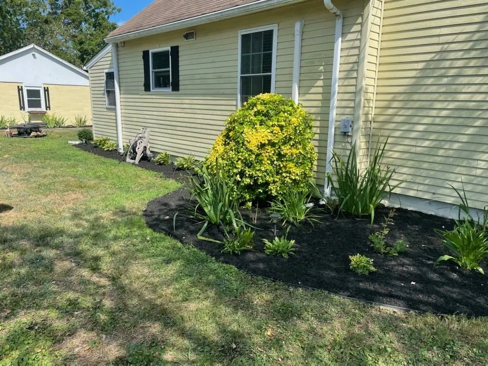 Professional yard cleanup service for homes in Dover, DE by Shortcutz Landscaping