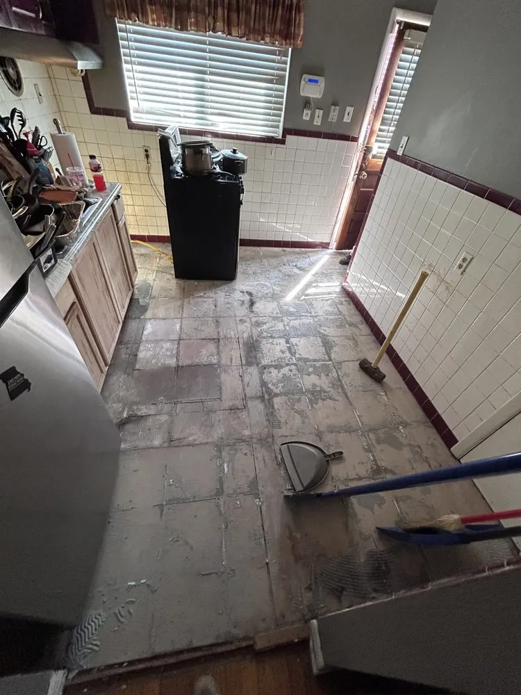 Reliable lawn care service experts serving Florissant, MO - Show Me Service