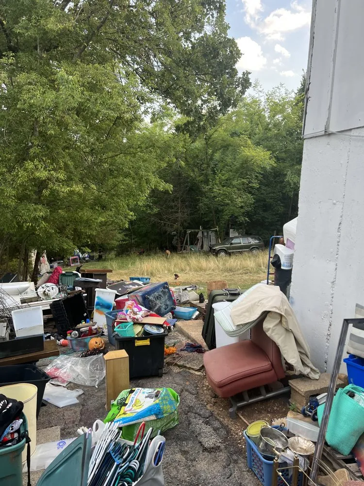 Professional lawn mowing service in Camdenton, MO by Show Me Services