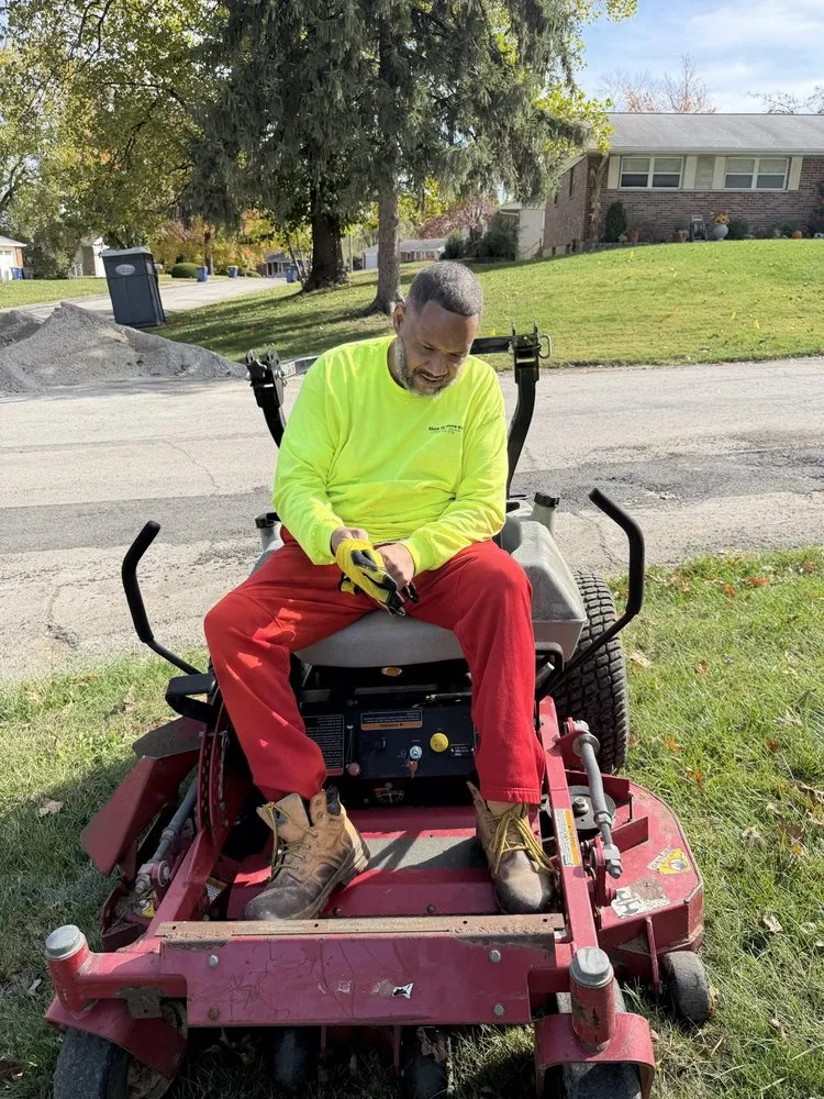 Reliable landscape design experts serving St. Louis, MO - Show Up Show Off Landscaping And More