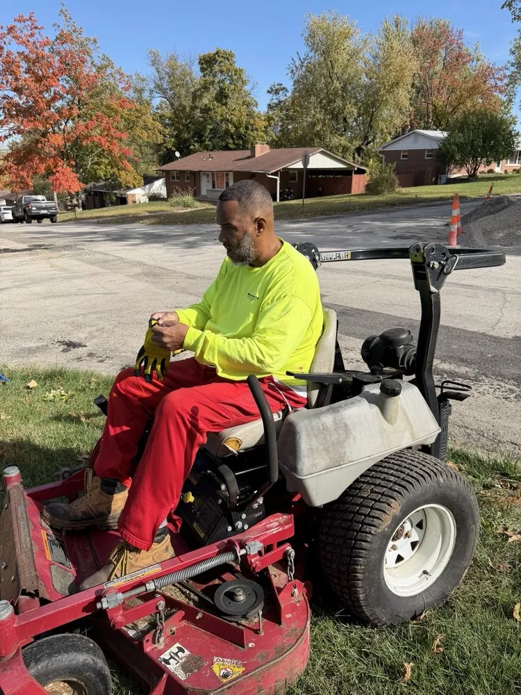 Affordable landscape design in St. Louis, MO by Show Up Show Off Landscaping And More