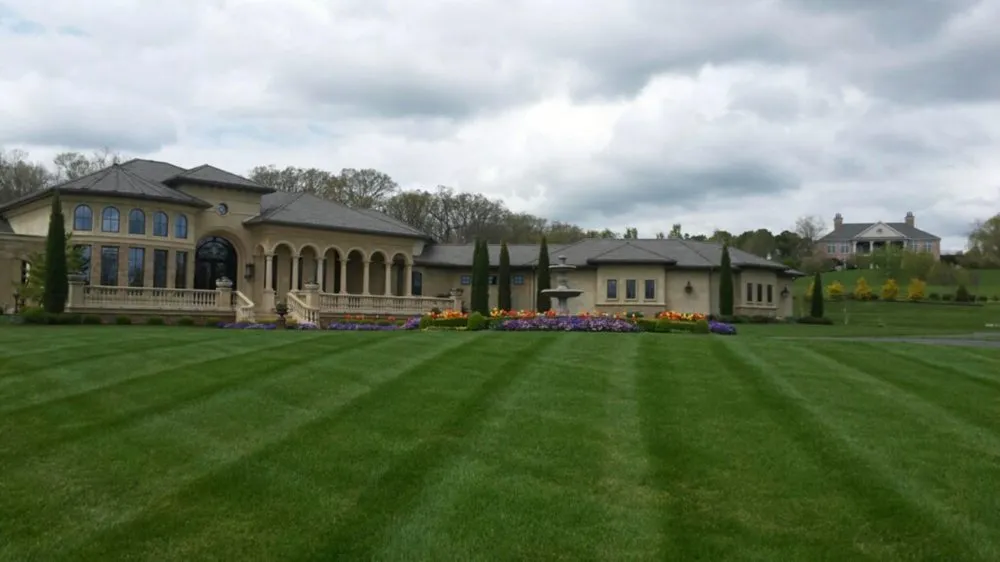 Custom lawn mowing service in Billings, MO - Showcase Lawns