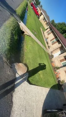 Shred Lawncare & Outdoor Services Logo