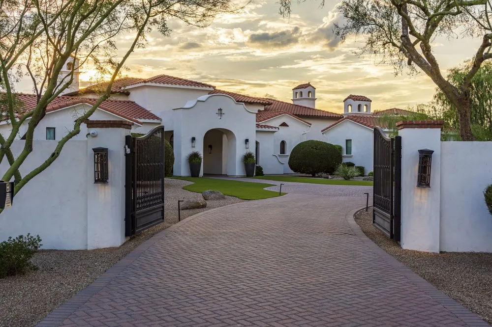 Trusted yard cleanup service experts serving Phoenix, AZ - Shrub It Off