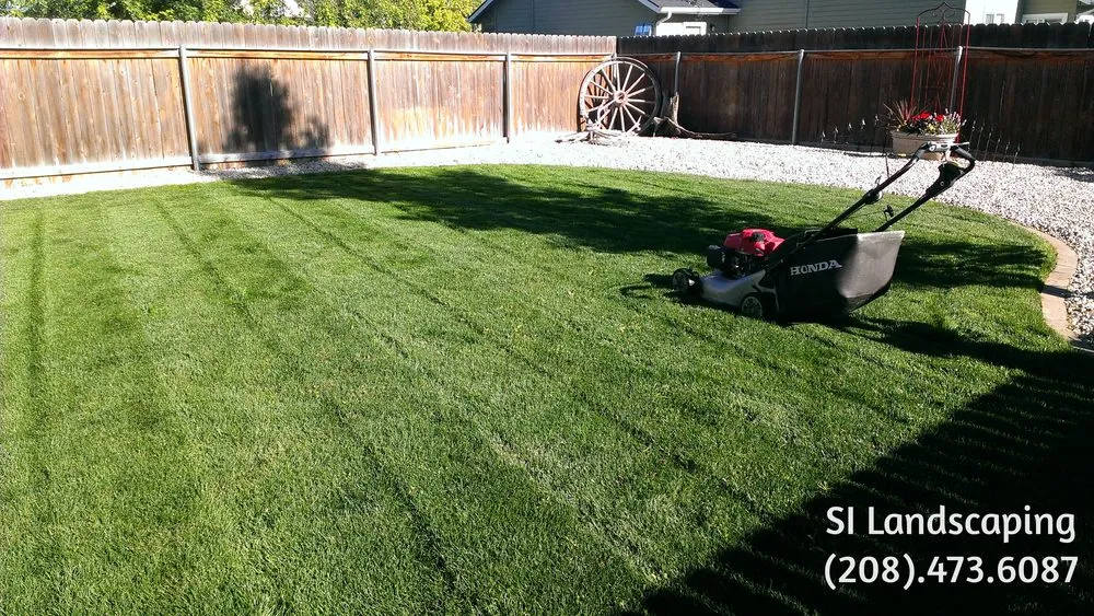 Custom yard cleanup service in Nampa, ID - SI Landscaping