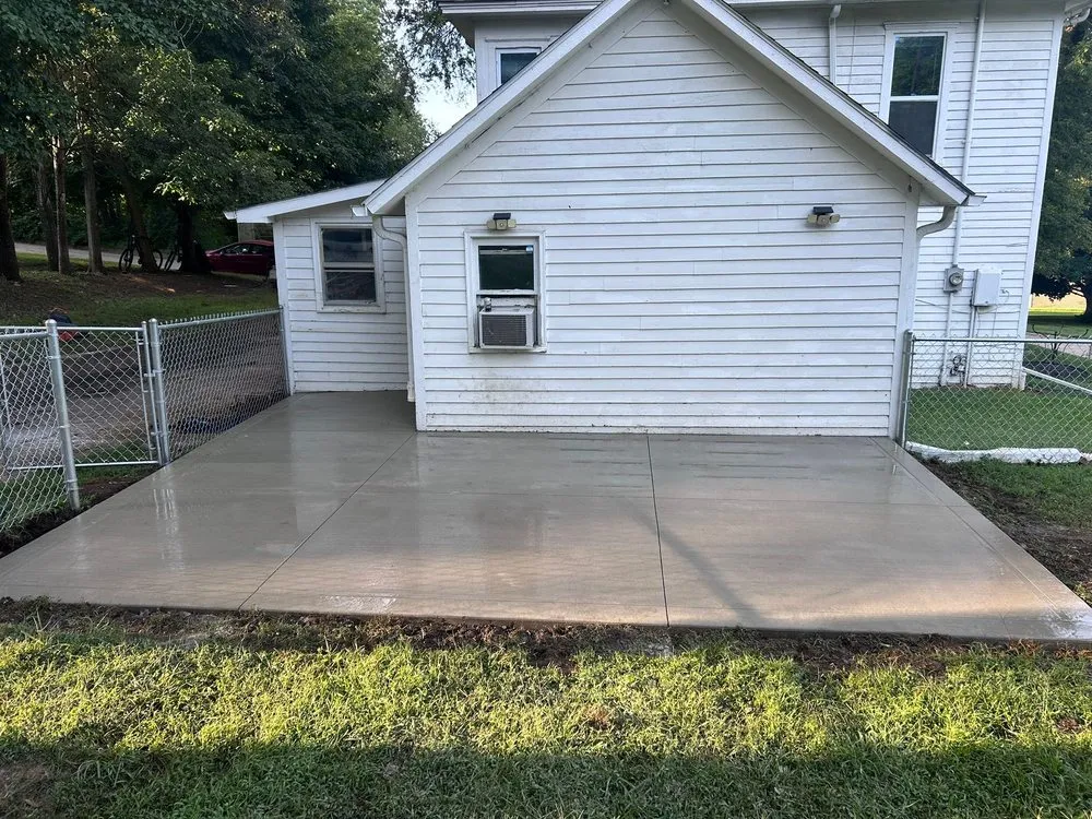 Custom garden landscaping experts serving Des Moines, IA - Sierra Construction