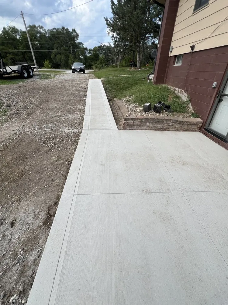 Reliable landscaping services in Des Moines, IA - Sierra Construction