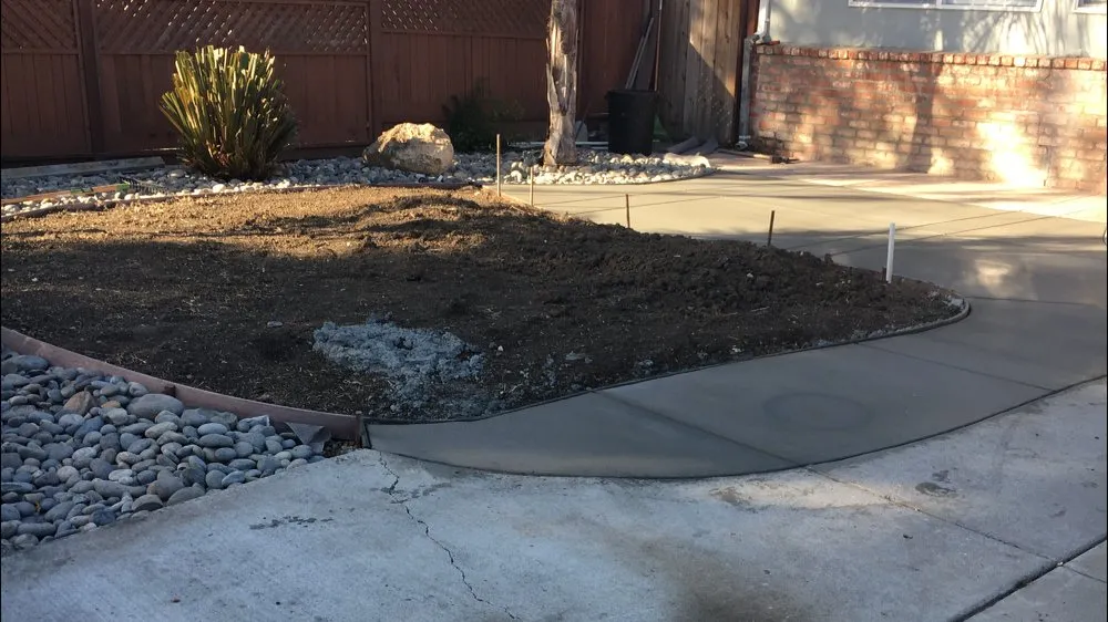 Custom residential landscaping for year-round maintenance in Gilroy, CA by Sierra Landscaping
