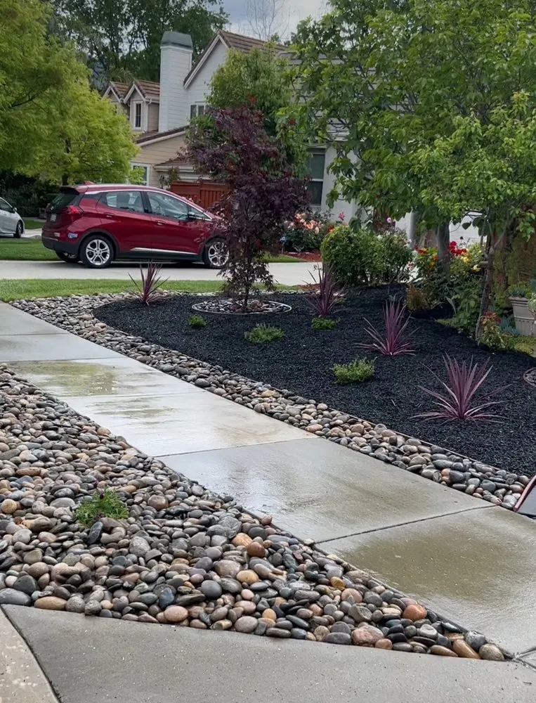 Custom yard maintenance with custom design in Modesto, CA by Sierra landscaping