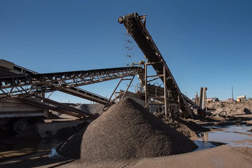 Local yard cleanup service in Tucson, AZ by Sierra Mining and Crushing