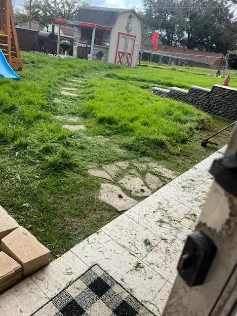 Local lawn mowing service experts serving Floresville, TX - Siesta Lawn Care