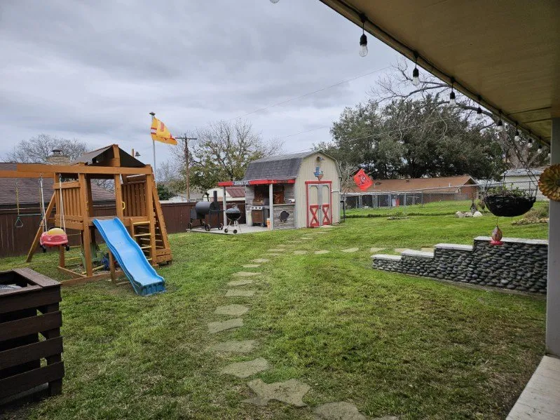 Trusted garden landscaping with custom design across Floresville, TX - Siesta Lawn Care