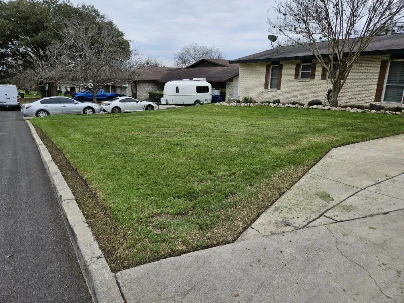 Professional lawn mowing service for beautiful yards in Floresville, TX by Siesta Lawn Care