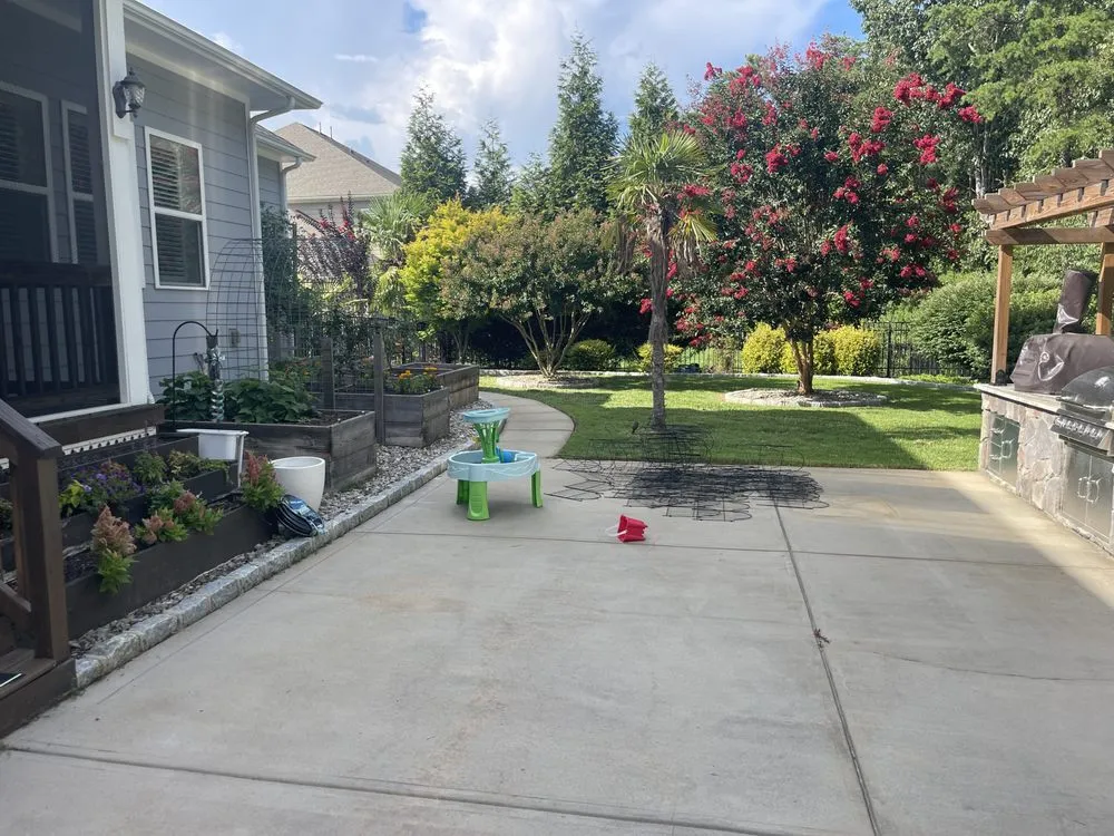 Custom lawn care service with custom design across Charlotte, NC - Sifford Enterprises