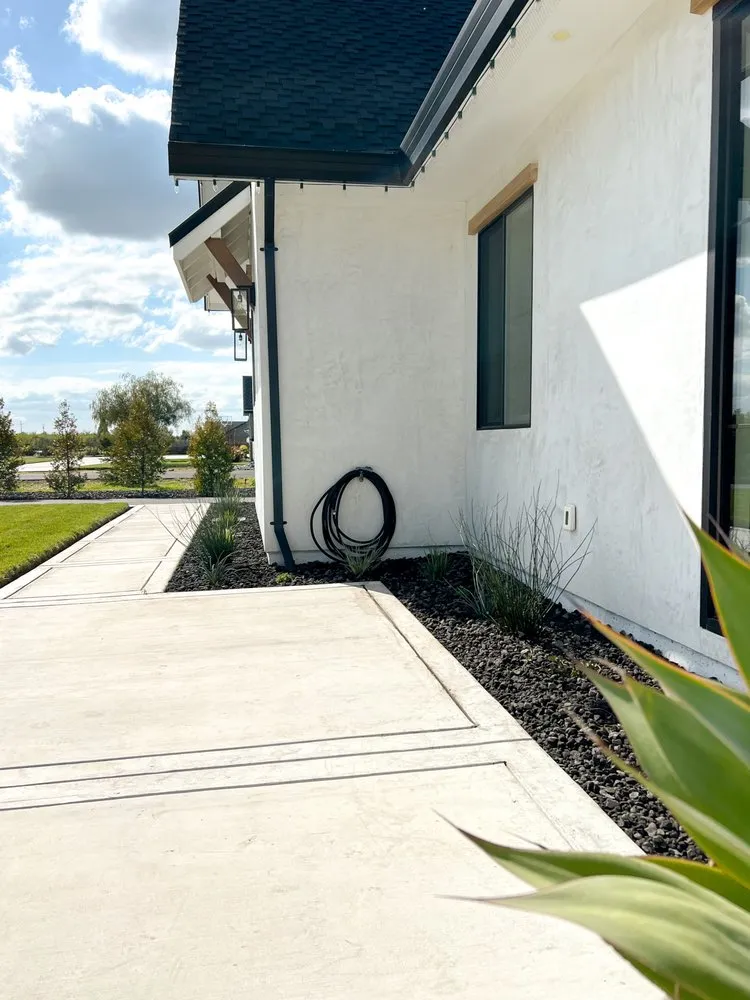 Expert yard cleanup service experts serving Modesto, CA - SIG Landscape