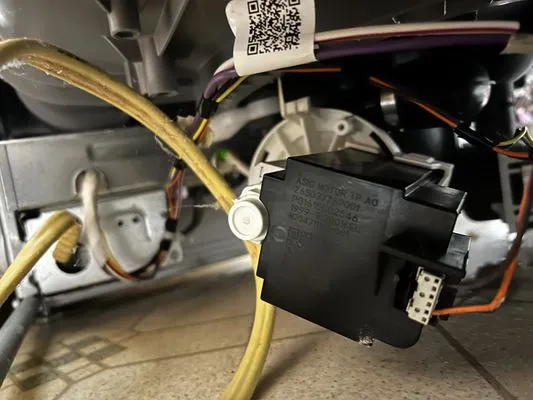 Signature Handy & Lawn Care Services Logo