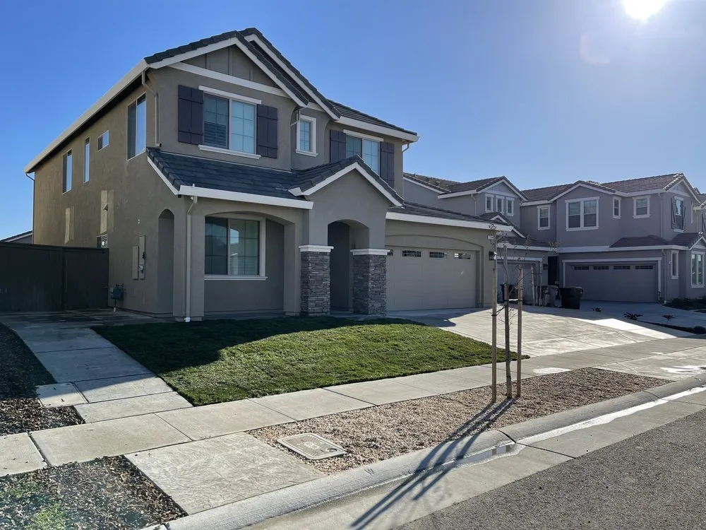 Custom yard maintenance in Pacifica, CA by Signature Landscapes