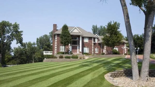 Top-rated lawn care service in Johnson City, TN by Signature Lawn Care and Landscapes