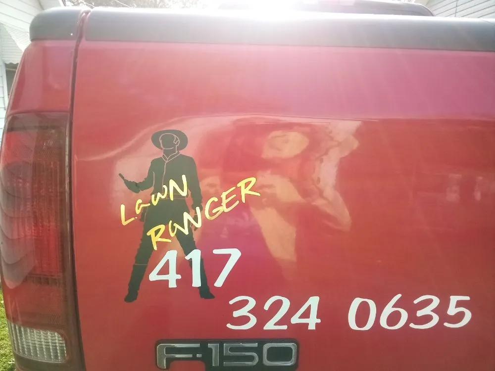 Local yard maintenance in Springfield, MO by Signature Lawn Care