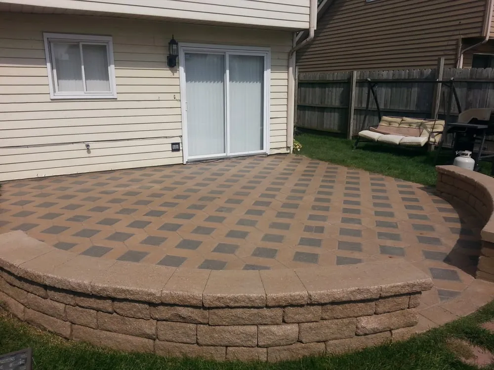 Local garden landscaping in Glendale Heights, IL by Signature Lawn Maintenance