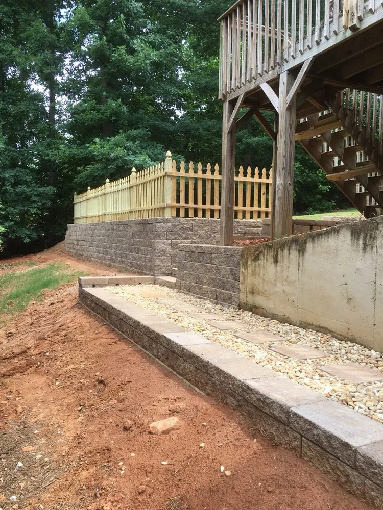 Top-rated lawn care service in Hoschton, GA by Signature Lawn Service