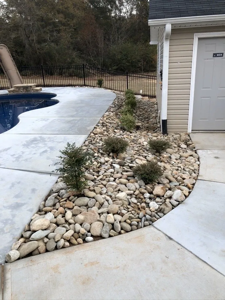 Local garden landscaping in Hoschton, GA - Signature Lawn Service