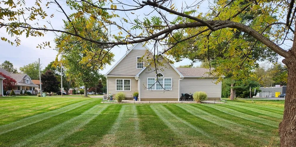 Custom lawn mowing service in Conneaut, OH by Signature Lawncare