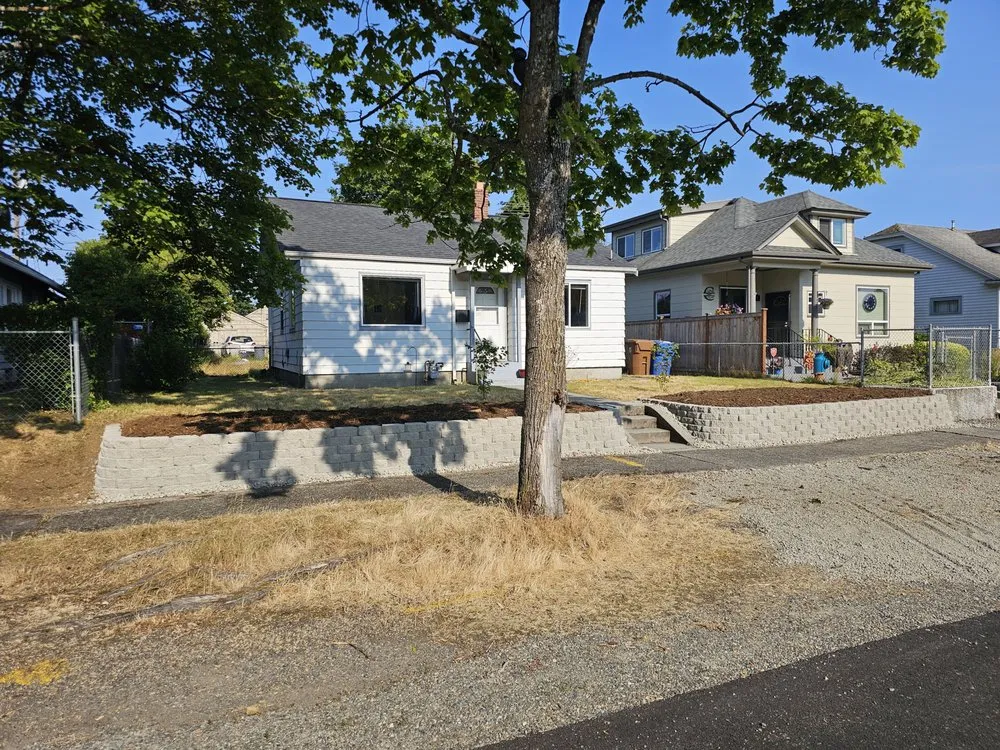 Trusted yard cleanup service for homes in Clarkville, TN by Sikes Outdoor Services