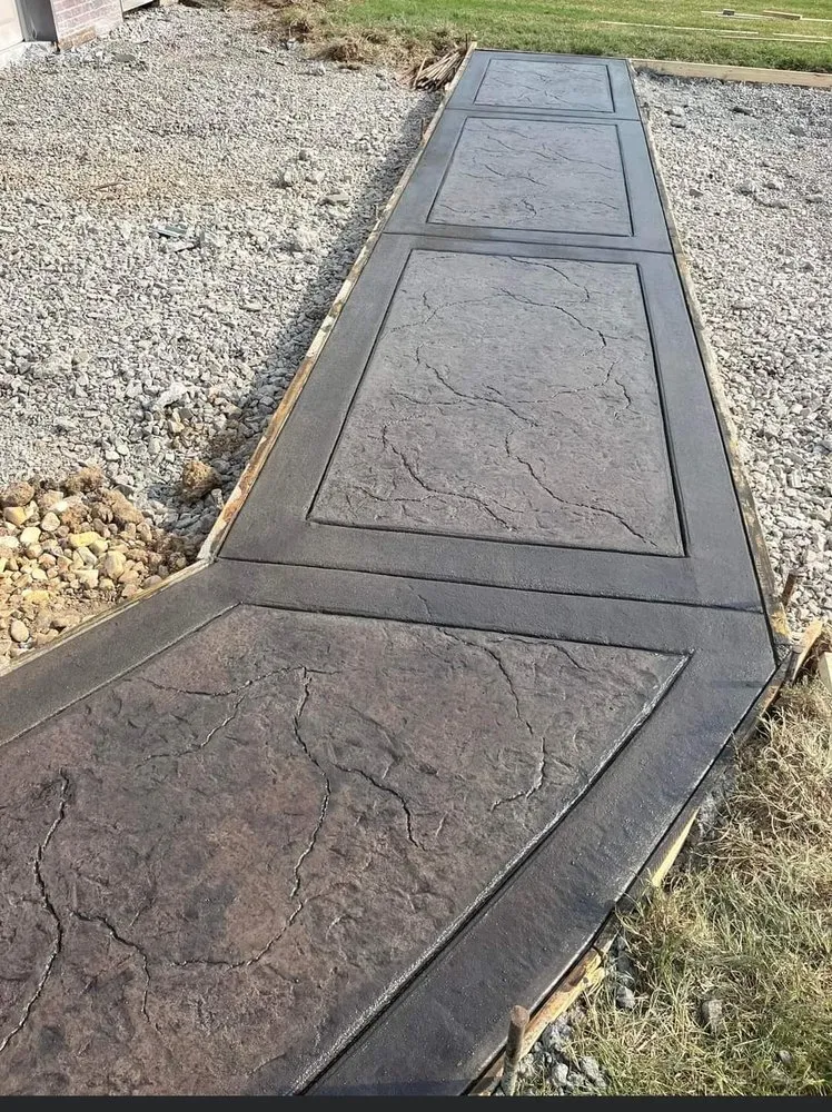 Professional garden landscaping in Paducah, KY by Sills Concrete & Pools