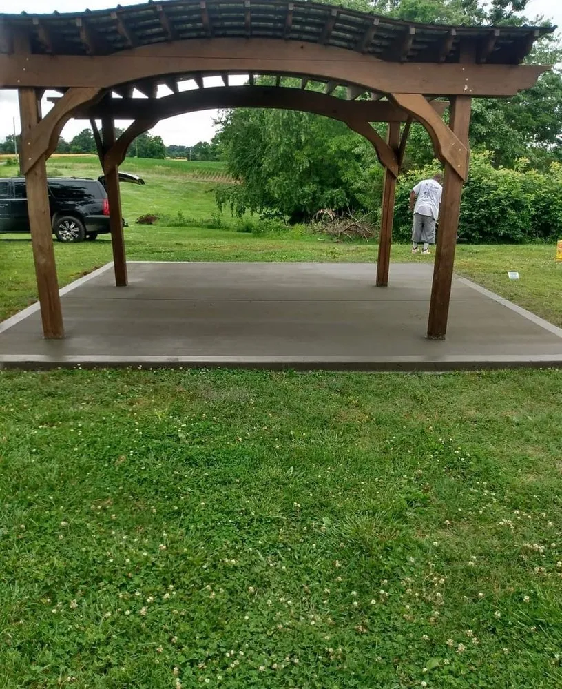 Affordable outdoor landscaping in Paducah, KY by Sills Concrete & Pools