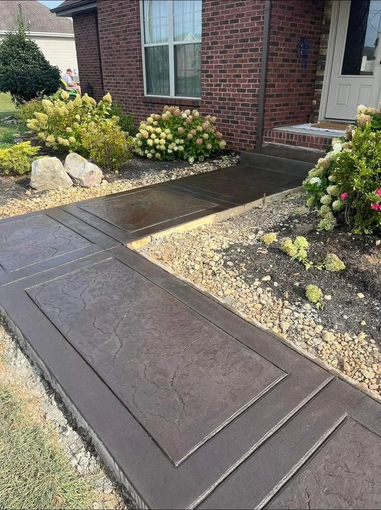 Top-rated lawn mowing service in Paducah, KY - Sills Concrete & Pools