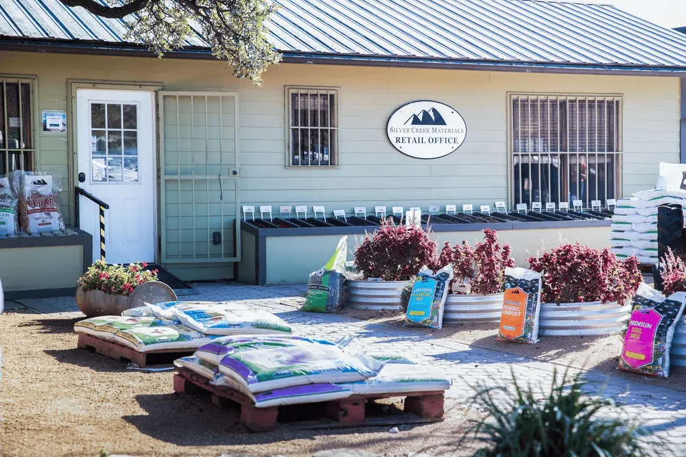 Affordable landscape design in Fort Worth, TX by Silver Creek Materials