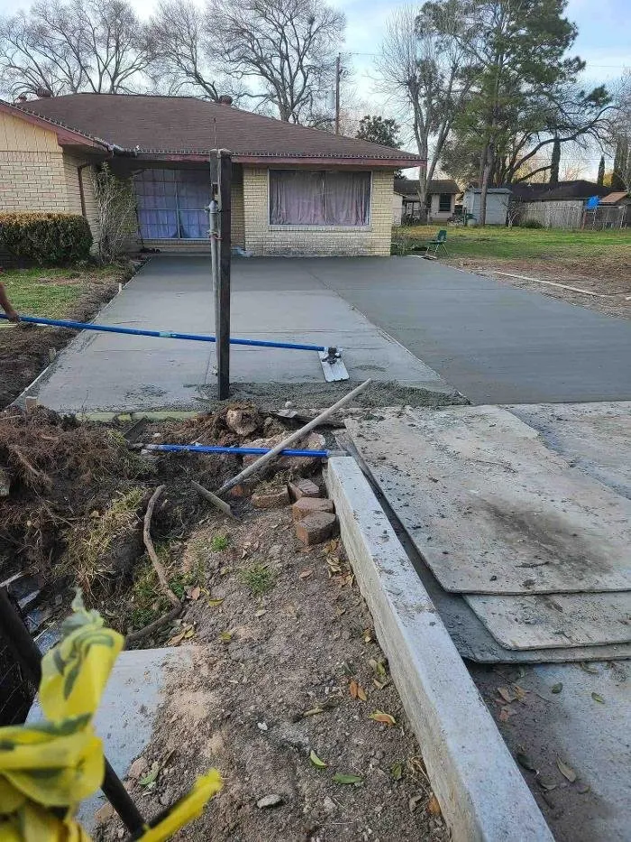 Expert garden landscaping for homes in Dayton, TX by Silver Mines Landscape and Construction