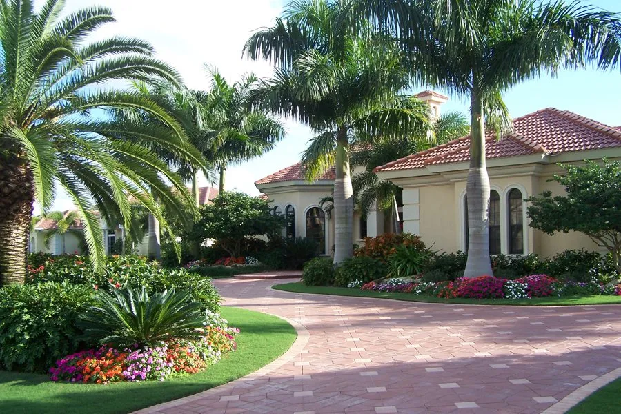 Top-rated landscaping services experts serving Sarasota, FL - Silver Moon Landscapes