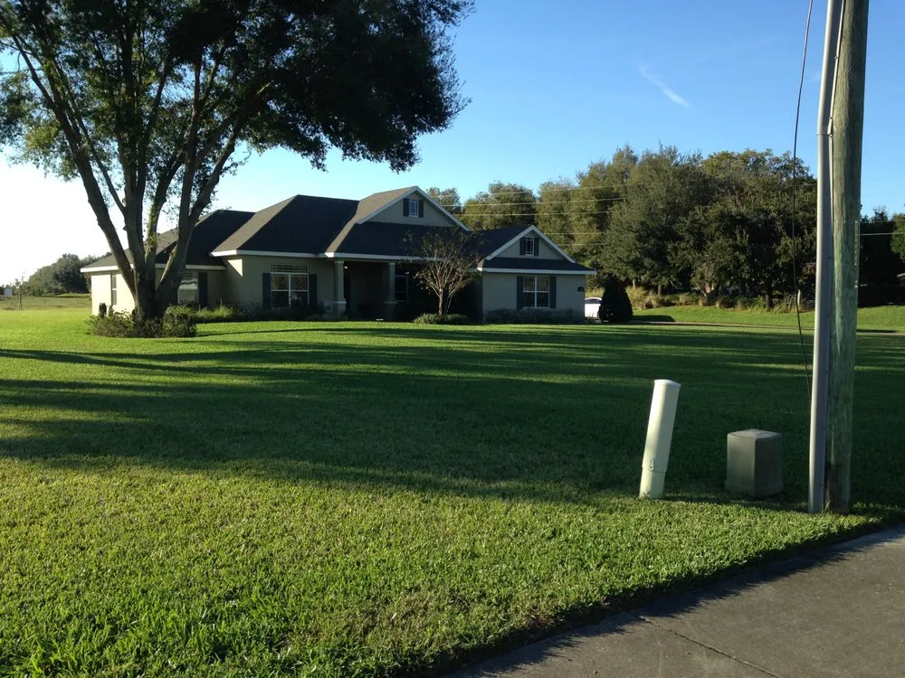 Expert yard maintenance experts serving Mount Dora, FL - Silver T Lawn Service
