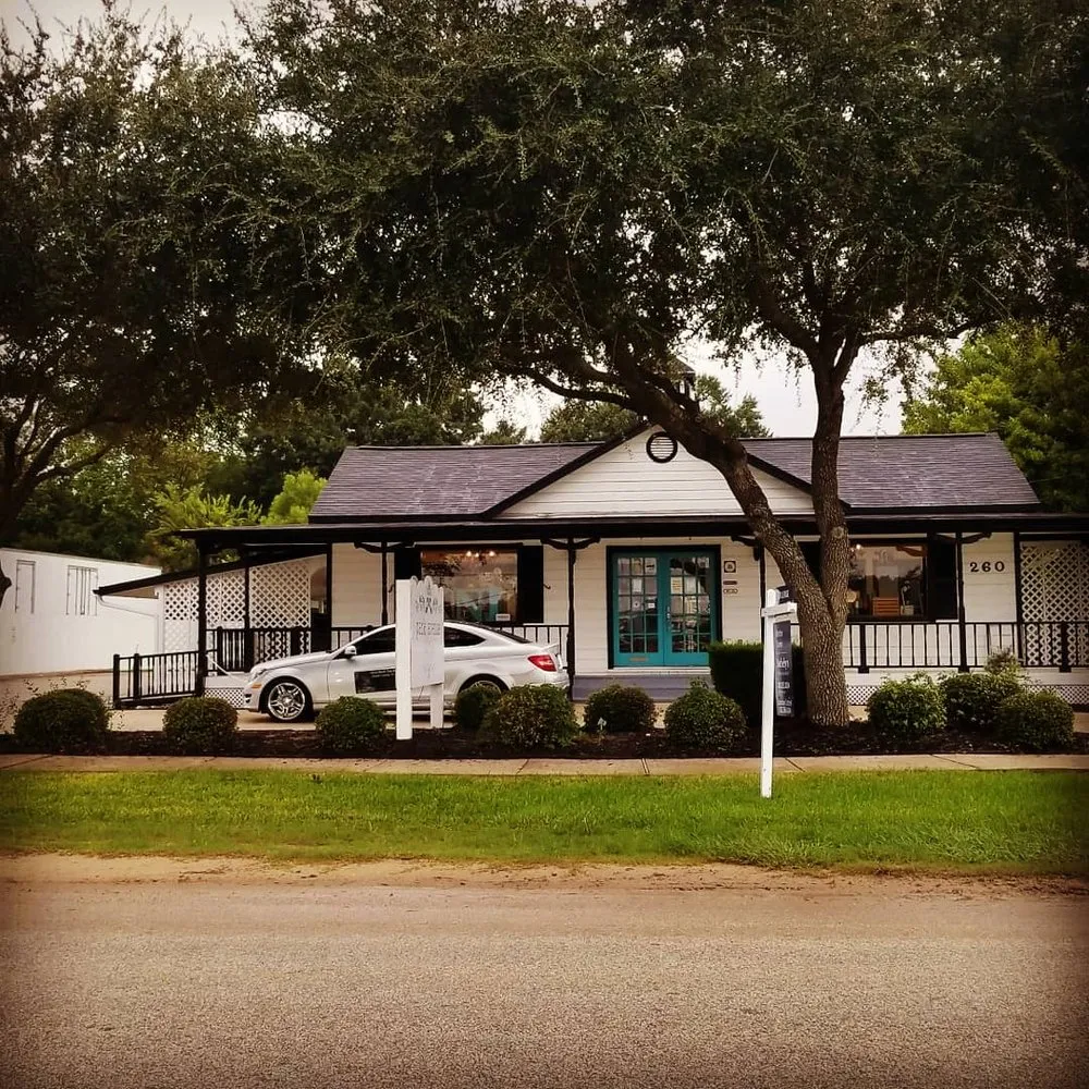 Local yard cleanup service experts serving Friendswood, TX - Silverback Tree & Landscaping