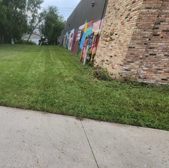 Expert lawn mowing service experts serving Saint Paul, MN - SilverBlade Lawn and Landscape