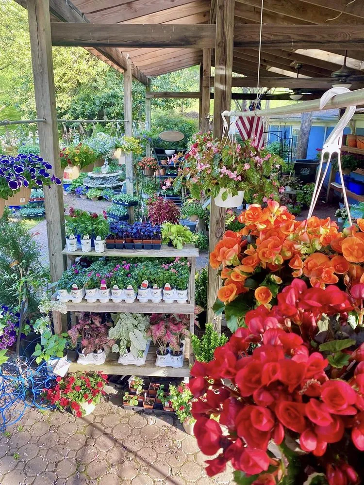 Custom garden landscaping in Lorton, VA - Silverbrook Nursery & Landscaping