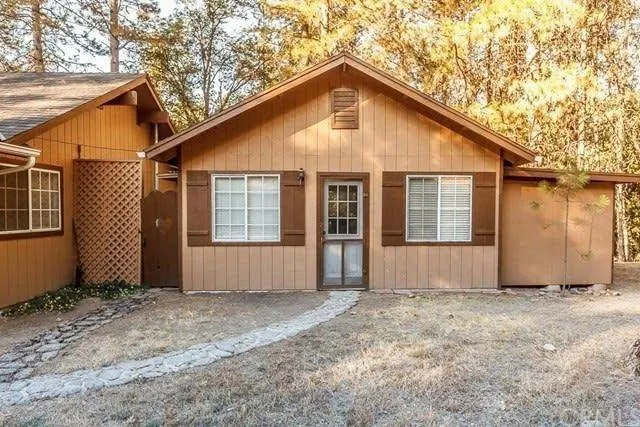 Affordable yard maintenance with custom design in Oakhurst, CA by Silverfox Gardens