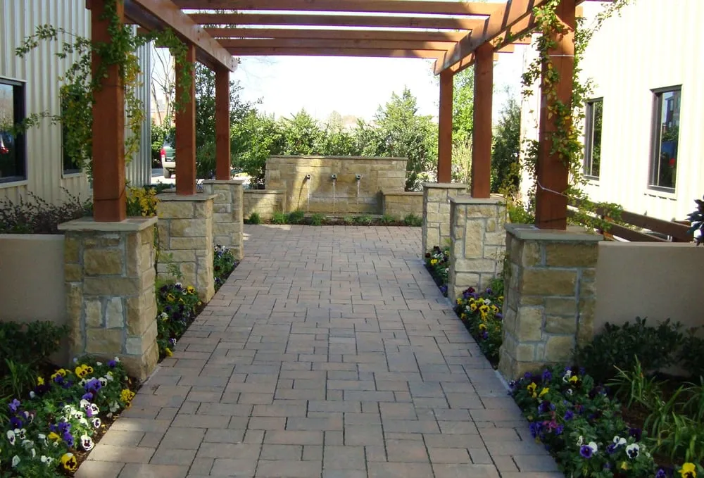 Custom garden landscaping in Houston, TX - Silversand Services