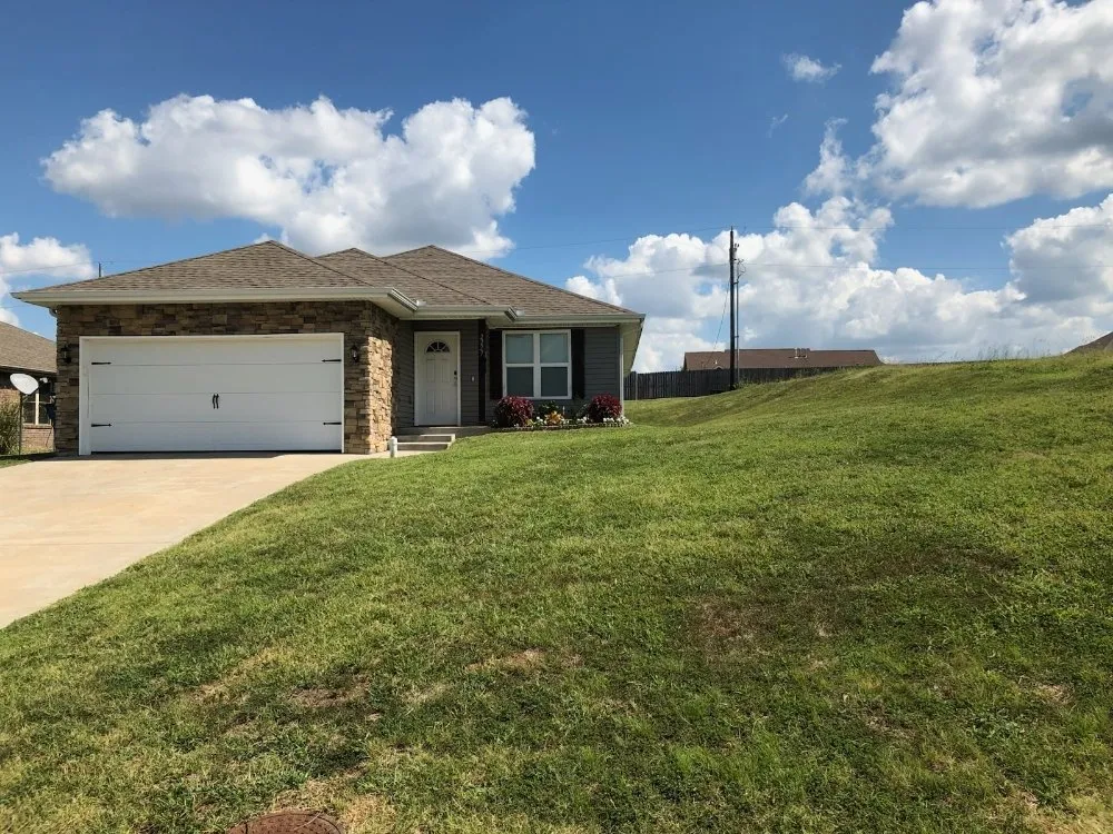 Affordable yard maintenance experts serving West Dundee, IL - Silverstone Lawn Care