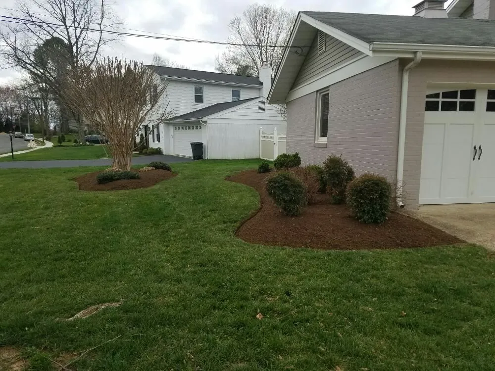 Reliable lawn mowing service experts serving Vienna, VA - Silvestre Lawn Care