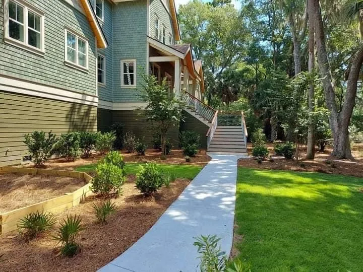 Reliable lawn care service experts serving Summerville, SC - Simmons & Sons