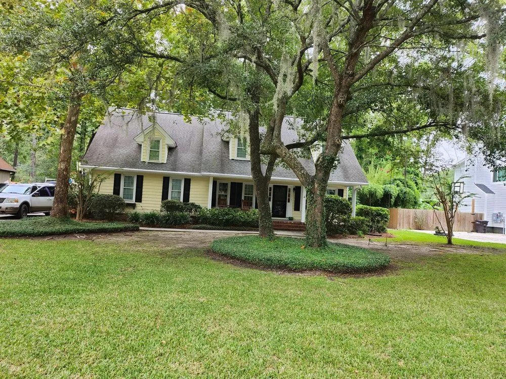 Professional lawn mowing service in Summerville, SC - Simmons & Sons