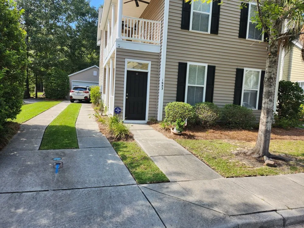Professional yard maintenance in Summerville, SC - Simmons & Sons