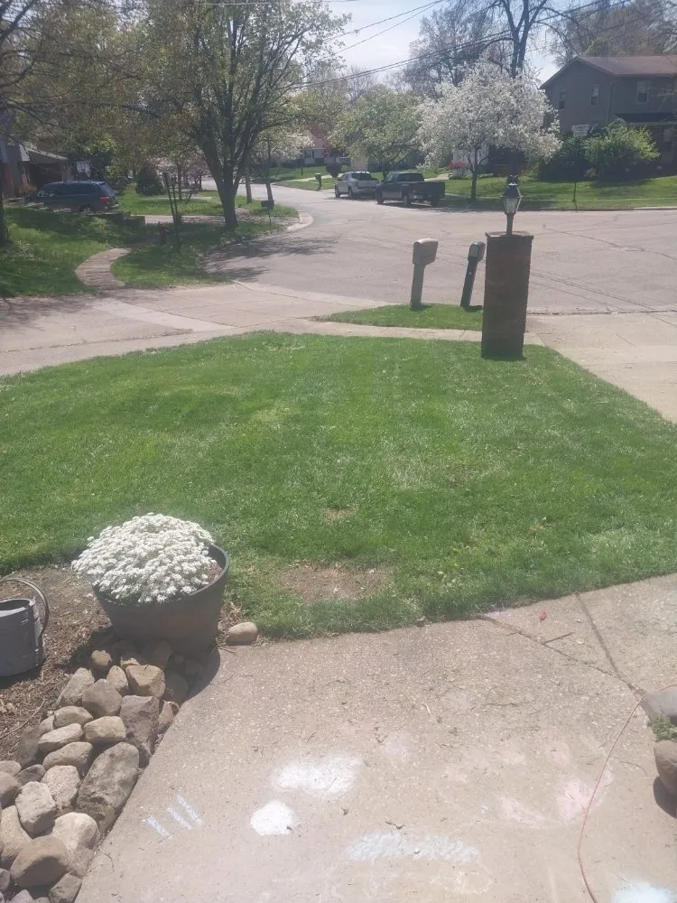 Top-rated yard maintenance for year-round maintenance in Akron, OH by Simmons GreenLawn Service's